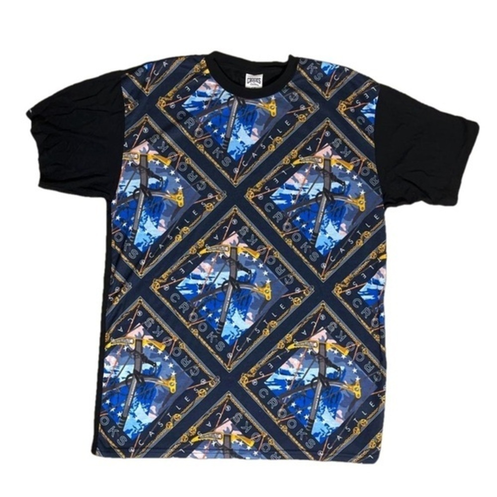 ⭐️ Crooks & Castle graphic t-shirt- size Large
